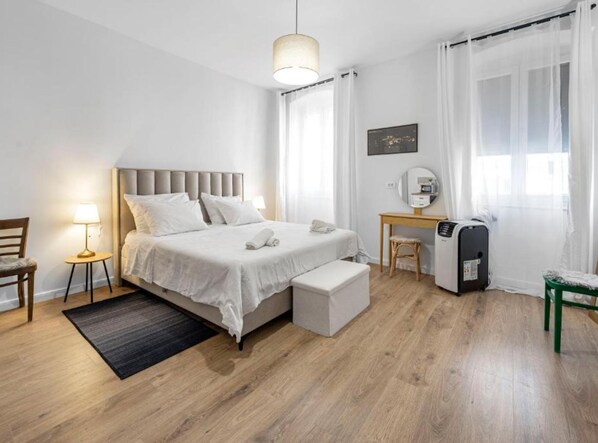 Studio (Studio Apartment with City View) - Apartment Medulić (Sibenik)