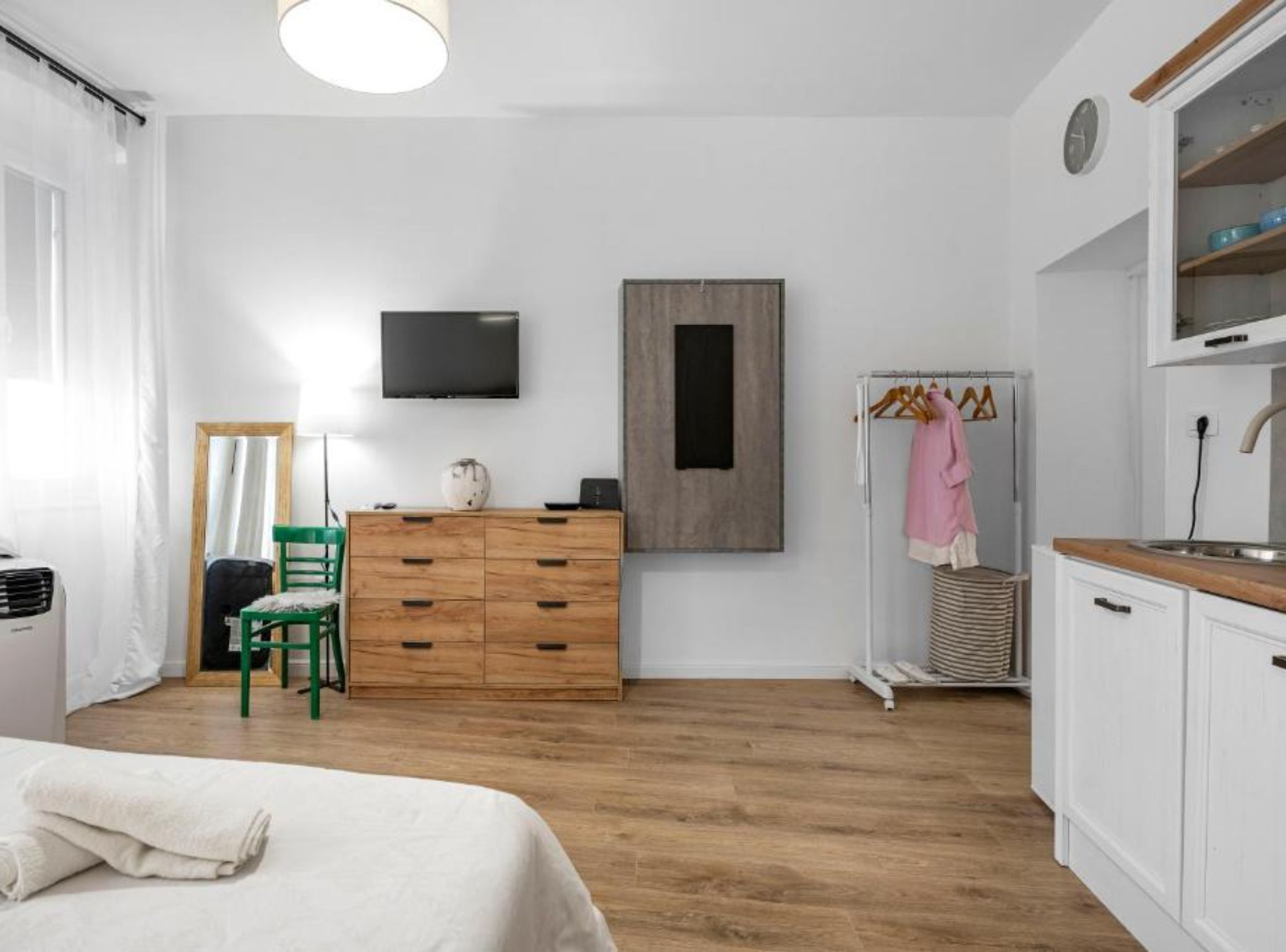 Studio (Studio Apartment with City View)