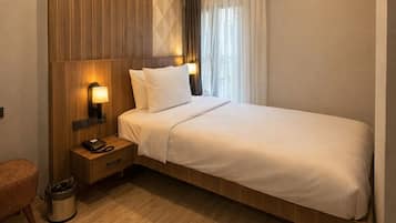 Standard-Einzelzimmer | Zimmersafe, Schreibtisch, laptopgeeigneter Arbeitsplatz