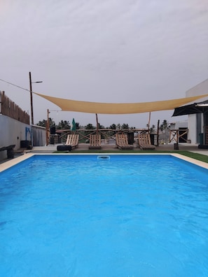 Habitación, 1 habitación, accesible para personas con discapacidad, fumadores | Piscina | Una piscina al aire libre
