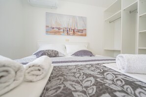 2 bedrooms, free WiFi, bed sheets - Two-bedroom apartment Pulse with poolside patio and sea view (Novalja)