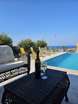 Outdoor pool - Two-bedroom apartment Pulse with poolside patio and sea view (Novalja)