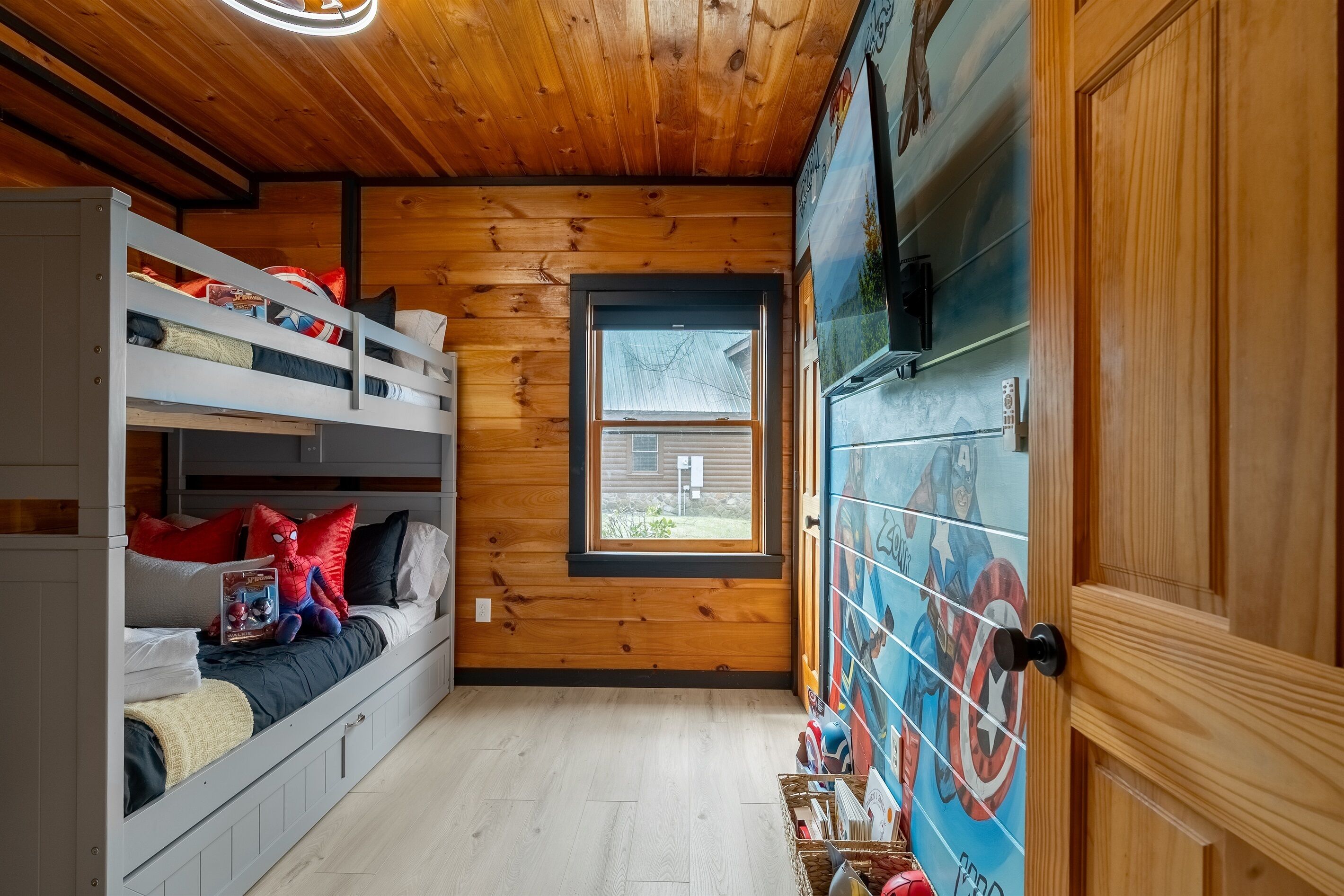 Työpöytä, silitysrauta/-lauta, ilmainen Wi-Fi, vuodevaatteet