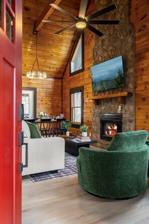Interior - Epic Game Room, Outdoor Bowling, Hot Tub, Fire Pit, Location (Sevierville)