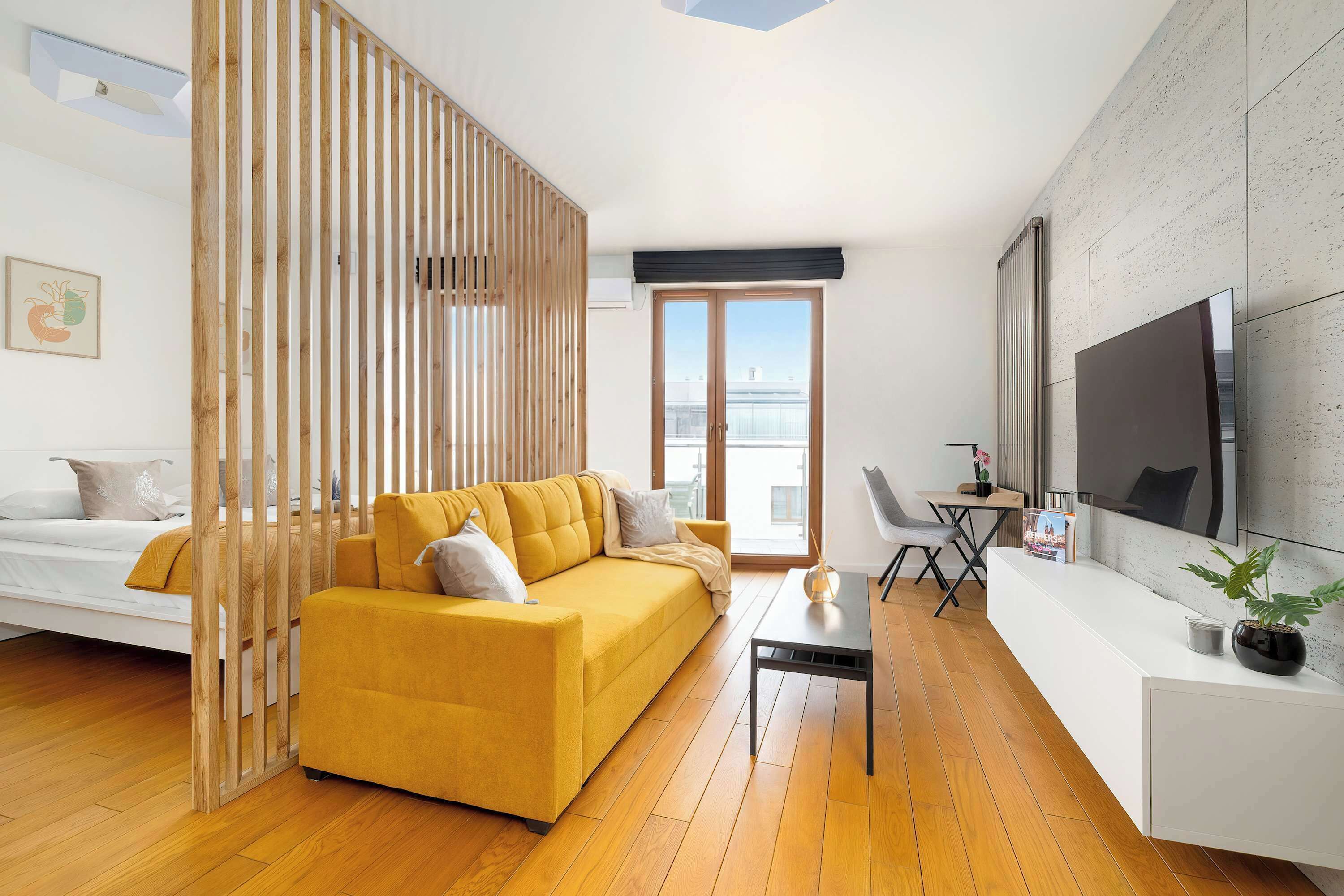 Televisión y oficina 