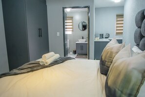 In-room safe, desk, laptop workspace, free WiFi