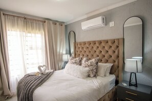 セーフティボックス (室内)、デスク、ノートパソコン用作業スペース、WiFi (無料)