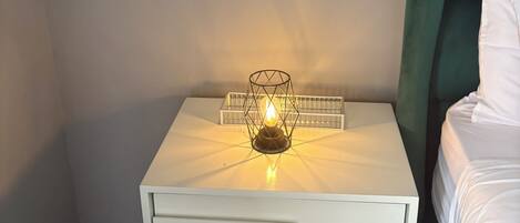 Studio Deluxe, vue piscine | Coffres-forts dans les chambres, bureau