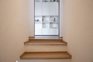 Interior - San Benedetto Greta House 2 is a cozy apartment located in a quiet residential area of Cagliari, in one of the city’s most authentic and lively neighborhoods. The area is well known for the historic San Benedetto Civic Market, one of the largest fish m (Cagliari)
