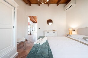 2 bedrooms, iron/ironing board, travel cot, free WiFi - San Benedetto Greta House 2 is a cozy apartment located in a quiet residential area of Cagliari, in one of the city’s most authentic and lively neighborhoods. The area is well known for the historic San Benedetto Civic Market, one of the largest fish m (Cagliari)