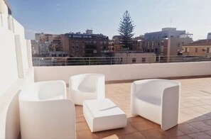 Terrace/patio - San Benedetto Greta House 2 is a cozy apartment located in a quiet residential area of Cagliari, in one of the city’s most authentic and lively neighborhoods. The area is well known for the historic San Benedetto Civic Market, one of the largest fish m (Cagliari)