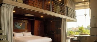 Modern Open-Plan Loft for 5 in the Heart of Point Pedro