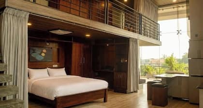 Modern Open-Plan Loft for 5 in the Heart of Point Pedro