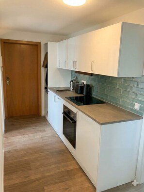 Fridge, stovetop, dishwasher, electric kettle - Dachkoje Kuebo - zentral, strandnah & absolut ruhig! (Kühlungsborn)