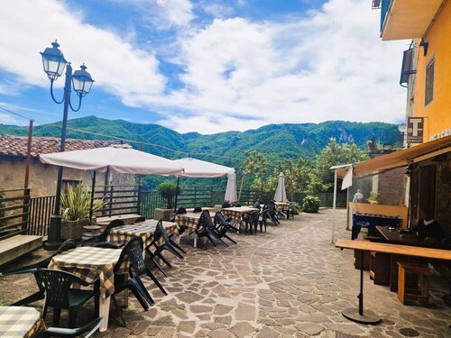 Authentic Tuscany Stay with Epic Views & Space for All