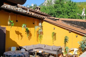 Outdoor dining - Authentic Tuscany Stay with Epic Views & Space for All (Cardoso)