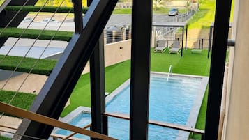 Hồ bơi ngoài trời