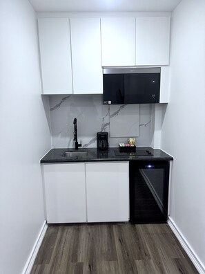 Luxury Studio Suite | Private kitchen