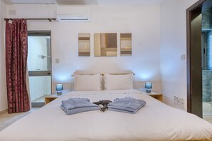 2 bedrooms, iron/ironing board, free WiFi, bed sheets - Charming 2 bedroom flat close to the beach RMUS1-1 (Marsaskala)