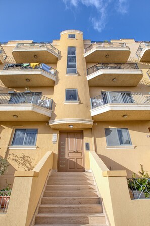Exterior detail - Charming 2 bedroom flat close to the beach RMUS1-1 (Marsaskala)