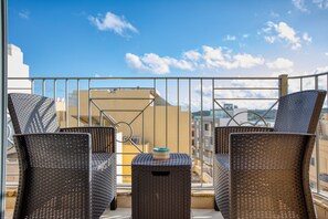 Property grounds - Charming 2 bedroom flat close to the beach RMUS1-1 (Marsaskala)