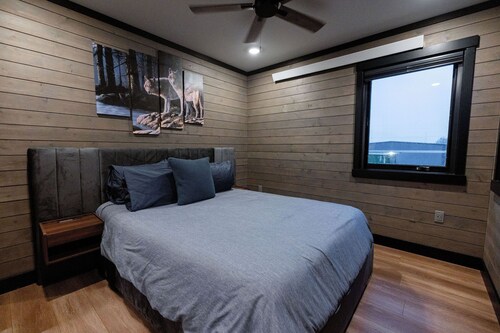 ATI Unit B: 1  BR, 1  BA Duplex in Sitka, Sleeps 4