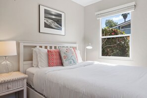 2 bedrooms, iron/ironing board, WiFi, bed sheets - 5 Minute Walk To Beach/Parking/Great Summer Family Home! (La Jolla)