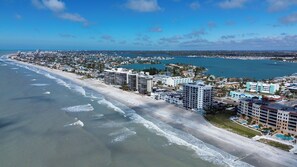 Beach nearby - ☀Heated Pool🌴Quick Walk To Beach🐠Madeira Del Mar 302🐬Walk to Restaurants (Madeira Beach)