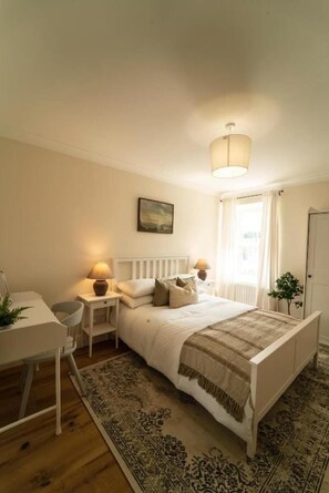 4 多间卧室、熨斗/熨衣板、免费 WiFi、床单