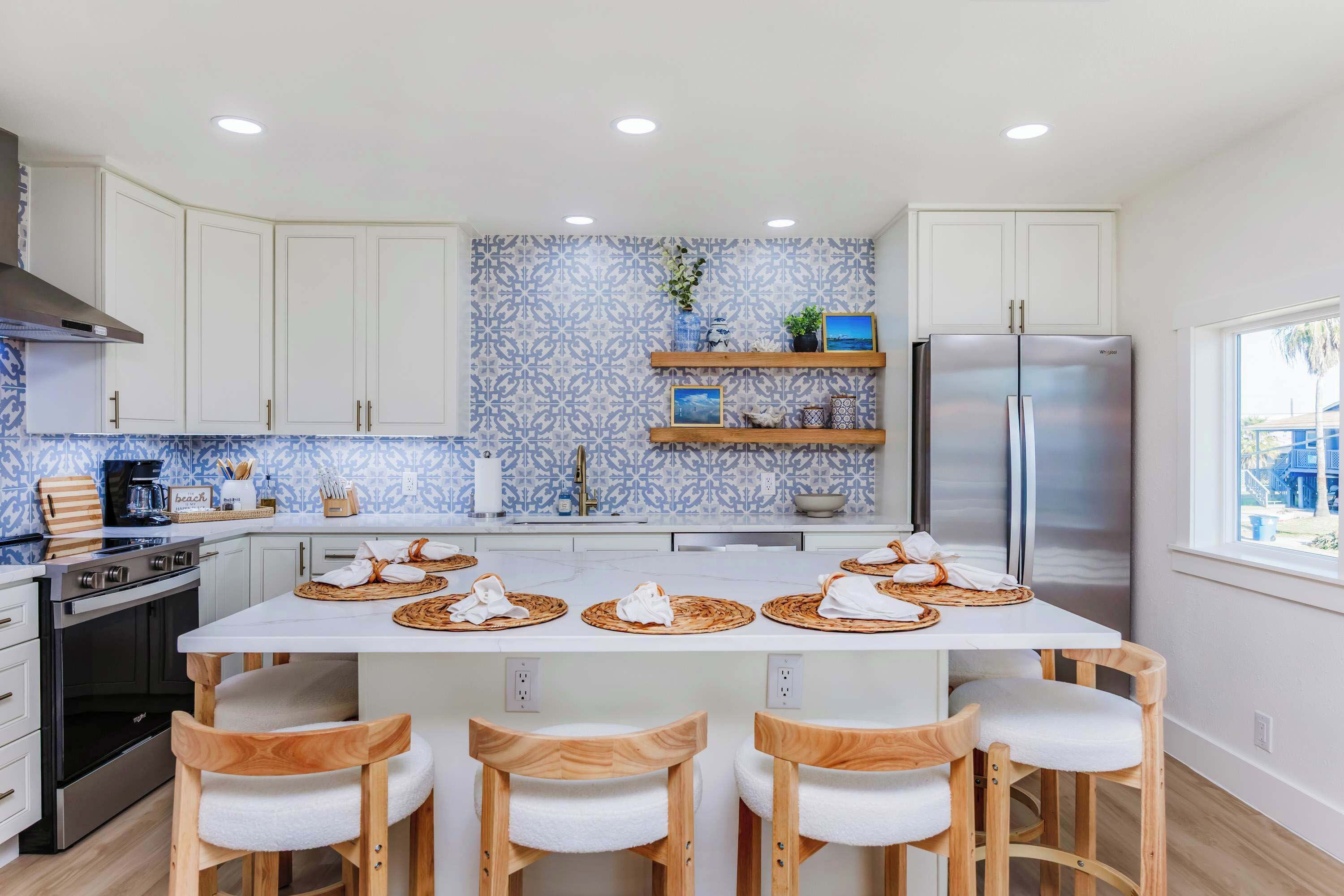 House, Multiple Beds, Pool Access, Pool View (Dream Weaver) | Private kitchen