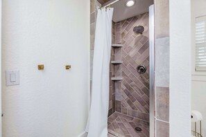 Casa, letti multipli, accesso alla piscina, vista piscina (Dream Weaver) | Bagno | Asciugamani
