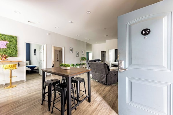 Interior - Tropical Hideaway — Best Location- Walkable East Nashville (Nashville)
