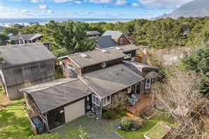 Exterior - Family friendly, 1 block to beach access, sauna, Dogs Ok, close to State Park (Manzanita)