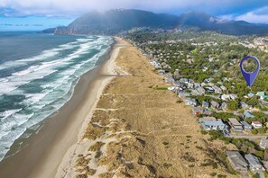 Beach nearby - Family friendly, 1 block to beach access, sauna, Dogs Ok, close to State Park (Manzanita)