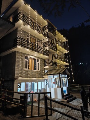 صورة غير مصنفة، 2 من 26، زرّ