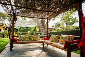 Nhà gỗ phong cách cổ điển | Hiên