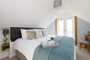 1 bedroom, iron/ironing board, WiFi, bed sheets - The Hayloft Chidham -  an annexe that sleeps 2 guests  in 1 bedroom (Chidham)