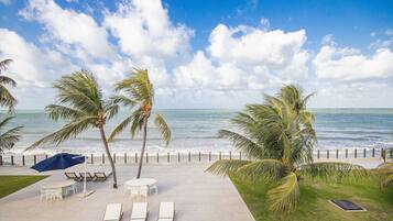 Basic Chalet | Outdoor dining