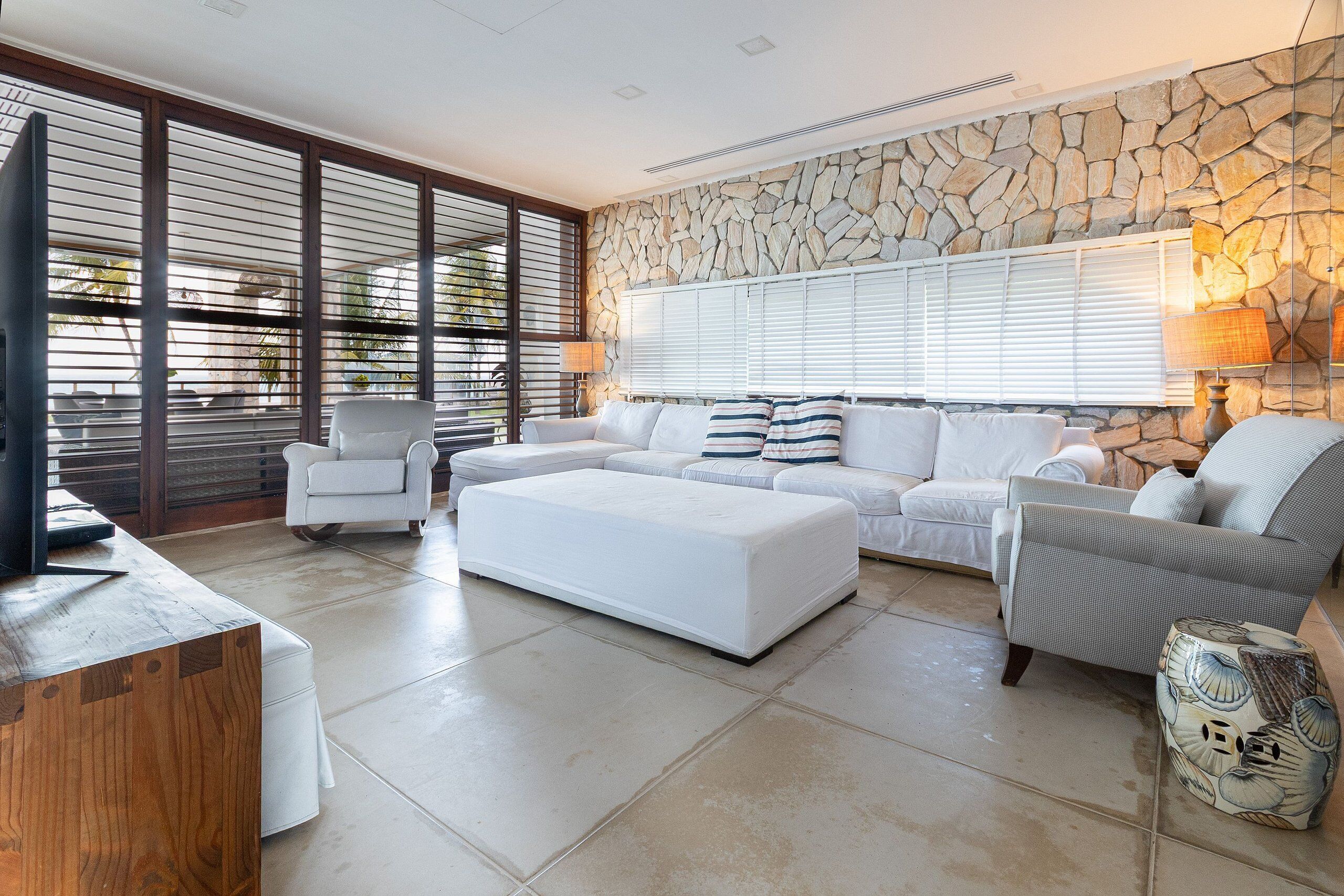 Basic Chalet | Living area