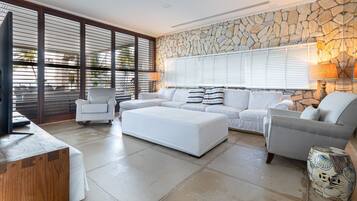 Basic Chalet | Living area