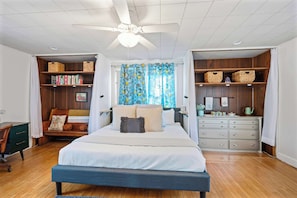 3 bedrooms, individually decorated, individually furnished, desk - Grandmas House Timeless Charm (Covington)