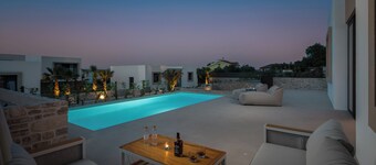 The Palms Resort 2BR Villa Dream Six with Pool