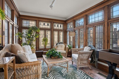 MINNeSTAY* The Lyon House at Loring Park