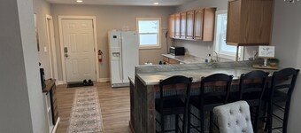 Newly Renovated Cabin - Clean - EV Charging!