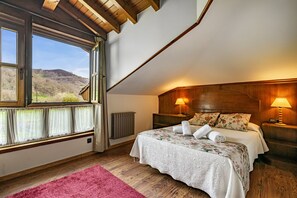 3 chambres, fer et planche à repasser, Wi-Fi, draps fournis