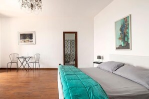 1 bedroom, WiFi, bed sheets - Il Pescatore Elegant Apartment with Stunning Balcony on Isola Bella, Taormina (Mazzarò)