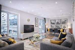Unclassified image, 3 of 12, button - Luxury 3BR flat in Central London (London)