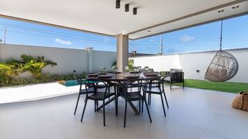 Basic Chalet | Outdoor dining