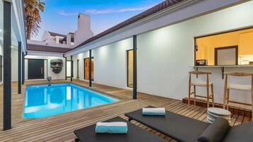 House (6 Bedrooms) | Interior