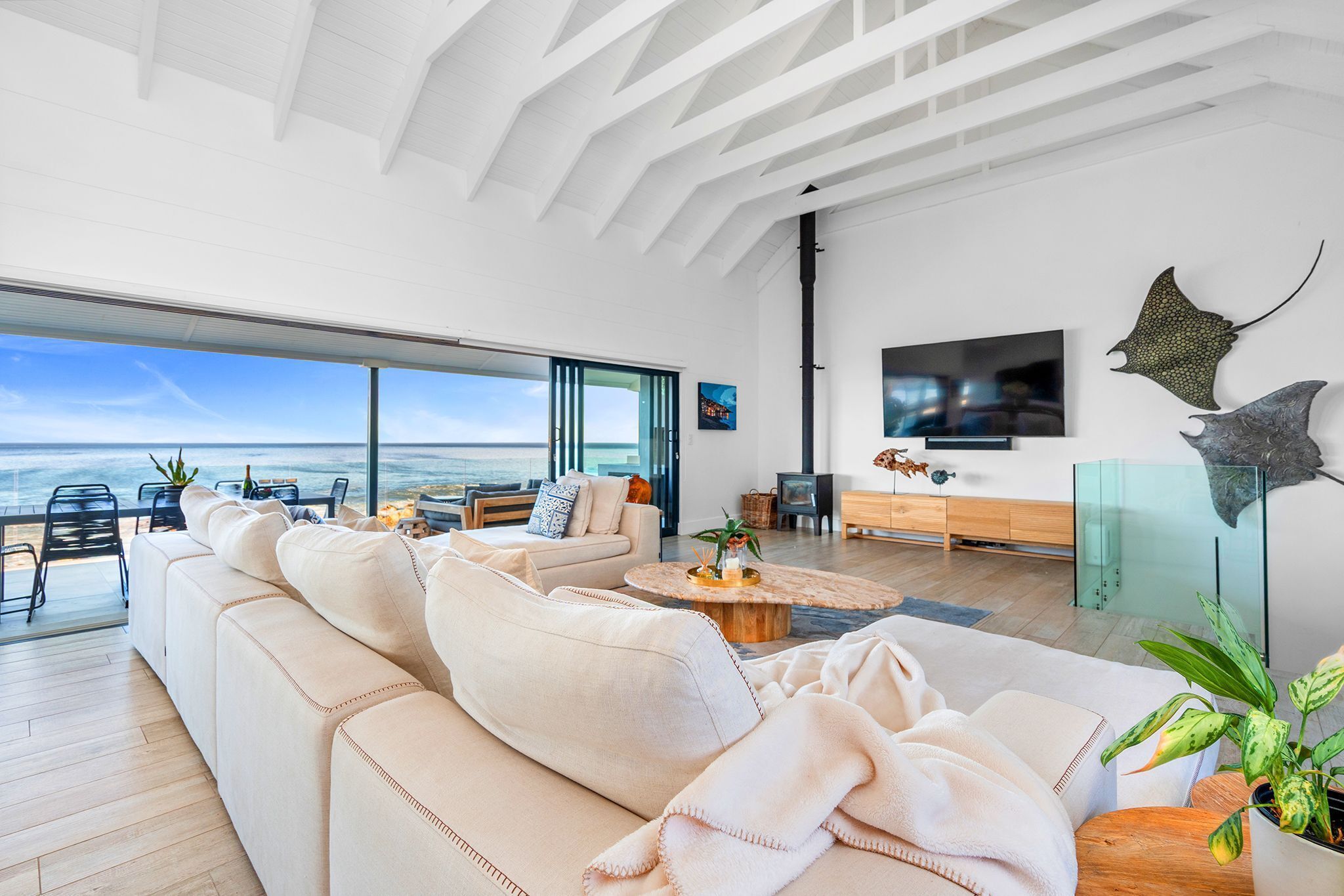 House (6 Bedrooms) | Interior